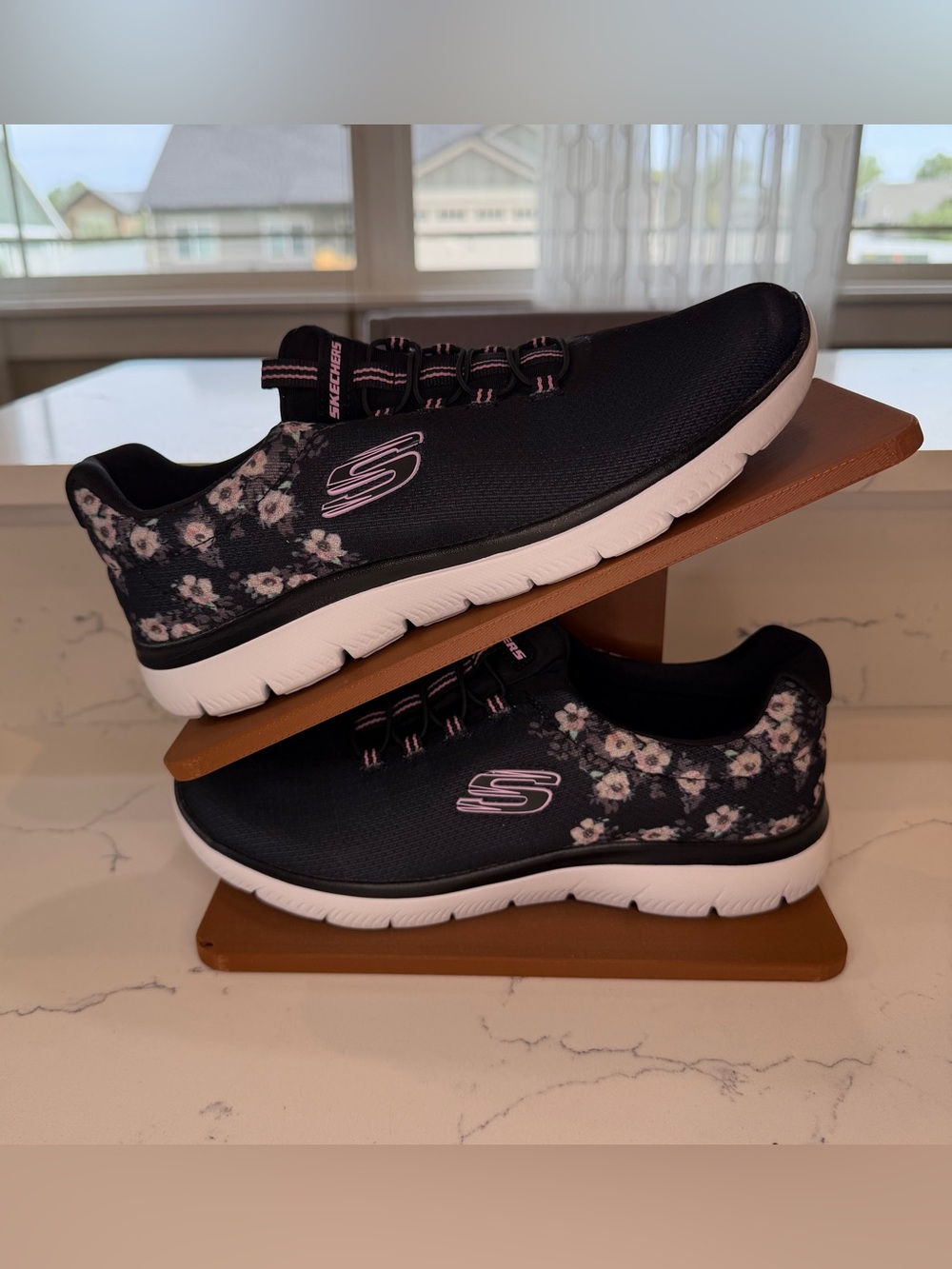 Skechers Women's Summits - Perfect Blossom sneakers Size 7